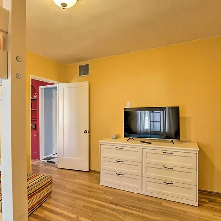 Vibrant Tucson Home, Walk To U Of A & Dining!-3