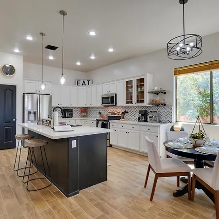 14 Mi To Dtwn: Tucson Escape W/ Patio!-2